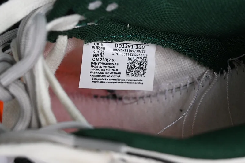 All Categories Nk SB Dunk Series Nk SB Dunk Low Low-top sneakers CS version Nk Dunk Low "Miami Hurricanes" Space Exploration Star Trek Customized version of deconstructed straps retro distressed low-top sneakers DD1391-300